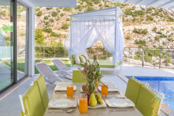 Yeni Evlenenler Tatil İçin Balayı Villalarını Tercih Ediyor