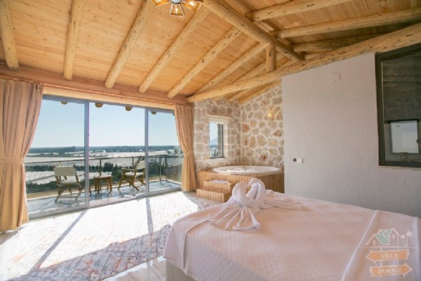 Yeni Evlenenler Tatil İçin Balayı Villalarını Tercih Ediyor