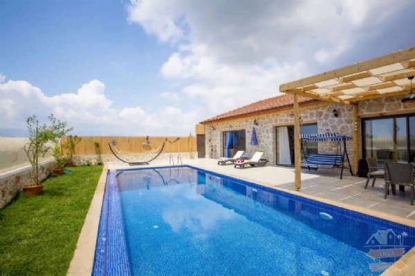 Yeni Evlenenler Tatil İçin Balayı Villalarını Tercih Ediyor