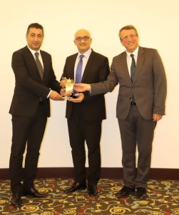 Anadolu Üniversitesi Açıköğretim Sistemi'ne Ödül