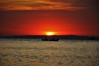 Balıkçıların Gün Batımı Manzarası Kartpostallık Kareler Oluşturdu Haberi