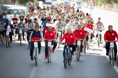 Başkan Büyükkılıç Avrupa Hareketlilik Haftası'nda Bisiklete Binerek Şehir Turu Attı