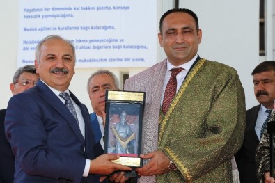 Başkan Yılmaz'a 'Ahilik Kaftanı'