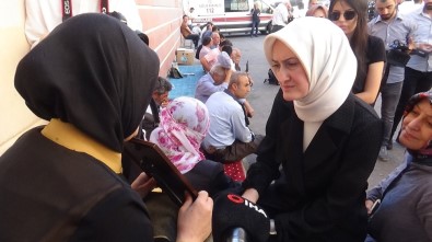 KADEM'den HDP İl Binası Önünde Evlatları İçin Eylem Yapan Ailelere Destek Ziyareti