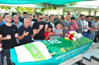 CELAL BAYAR ÜNIVERSITESI - Kazada Ölen Genç Futbolcu Formasıyla Defnedildi