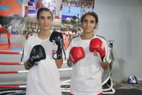 SAVUNMA SPORU - Kick Boksçu Kız Kardeşler, İlk Şampiyonadan Madalya İle Döndü