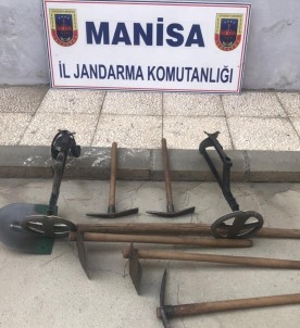Manisa'da Defineciler Suçüstü Yakalandı
