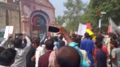 Pakistan'da Öldürülen Çocuklar İçin Protesto