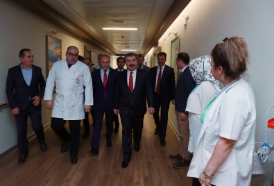 Sağlık Bakanı Koca'dan Fatma Girik'e 'Geçmiş Olsun' Ziyareti