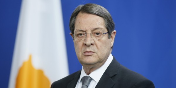 Rum lider Nikos Anastasiadis haddini aştı!