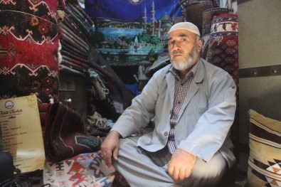 450 Yıllık Tarihi Sipahi Pazarı Teknolojiye Direniyor