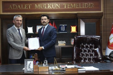 Ardahan Baro Başkanlığına Seçilen Osman Nuri Yıldız Mazbatasını Aldı