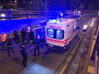 Virajı alamadı bariyerlerden uçtu