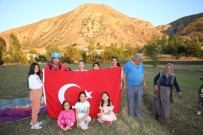 BAĞıMSıZLıK - Gaziler Gününde Yamaç Paraşütüyle Uçtu