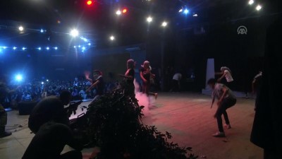 Gazze'de 'İsrail'in Barışçıl Gösterilere Müdahalesi' Sahneye Taşındı