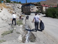 BELEDİYE ENCÜMENİ - Hakkari Belediyesinden Temizlik Çalışması