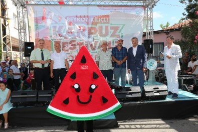 Karpuz Festivali Bozhane'ye Bereket Getirdi