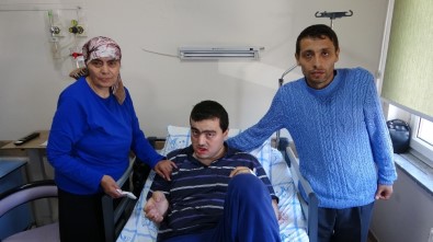Tedavisi İçin Sağlık Bakanlığı'nın Devreye Girdiği Engelli Tayfun Ağrıyan Dişinden Kurtuldu