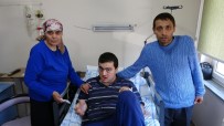 DIŞ AĞRıSı - Tedavisi İçin Sağlık Bakanlığı'nın Devreye Girdiği Engelli Tayfun Ağrıyan Dişinden Kurtuldu