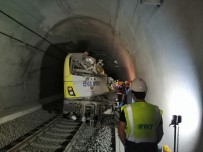 TREN SEFERLERİ - Tren Kazasında Ölenlerin Kimlikleri Belirlendi