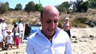 Aylan Bebek, Cansız Bedeninin Vurduğu Sahilde Çiçeklerle Anıldı