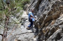 İBRAHİM GÜNEŞ - Bilecik'in Tanıtımı İçin Sarp Kayalıklara Tırmandılar