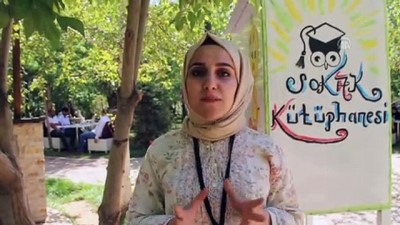 Bitlis'te Öğrenciler Çay Bahçesinde Kitap Okudu
