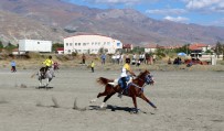 GENÇ OSMAN - Erzincan'da Nefes Kesen Atlı Cirit Müsabakaları Sona Erdi