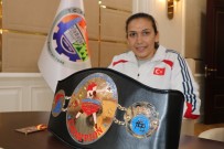 AVRUPA ŞAMPİYONU - Milli Boksör Güneri Açıklaması 'Hep Şampiyonluk, Hep İstiklal Marşı Hedefim Var'