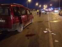 MOTOSİKLET SÜRÜCÜSÜ - Otomobilinin Çarptığı Motosiklet Sürücüsü Yaralandı
