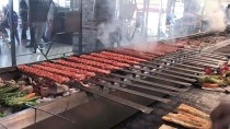 GUINNESS REKORLAR KITABı - Adana, '222 Metrelik Şişte Et Pişirme' Rekoruna Hazırlanıyor