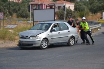 ALI ÇELIK - Ayvalık'ta Trafik Kazası Açıklaması 2 Yaralı