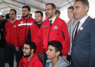 Bakan Kasapoğlu TEKNOFEST'te Gençlerle Bir Araya Geldi