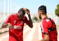 LÜTFULLAH BILGIN - Isaac Cofie'ye Brezilya Usulü Doğum Günü Kutlaması