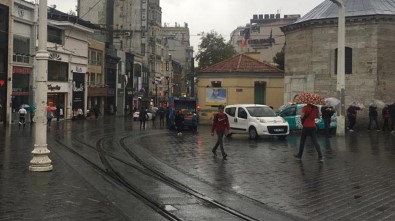 İstanbul'da Beklenen Yağış Başladı