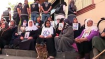 ZAZACA - Oturma eylemi yapan Diyarbakırlı anneye tehdit