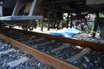 YOLCU TRENİ - Trenin Altında Kalan Şahıs Öldü