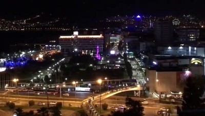 İzmir Saat Kulesi Mor Işıkla Aydınlatıldı