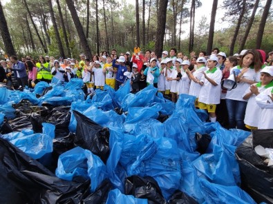 Ormana Atılan Cansız Manken Ve Lastikler Çöp Toplayan Çocukları Şaşkına Çevirdi