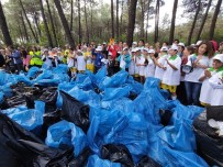 CANSIZ MANKEN - Ormana Atılan Cansız Manken Ve Lastikler Çöp Toplayan Çocukları Şaşkına Çevirdi