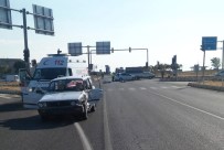ADıYAMAN GÖLBAŞı - Otomobiller Çarpıştı Açıklaması 5 Yaralı