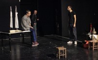 DEVLET TIYATROLARı - (ÖZEL) Tel Aviv'de Yazılan Oyunu Kosovalı Yönetmen Ankara'da Sahneleyecek