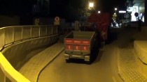 Yokuşta Arızalanan Kamyoneti Traktör Durdurdu