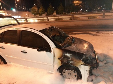 Ankara'da Seyir Halindeki Otomobil Yandı