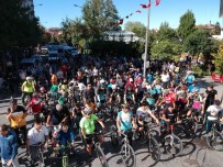 AKROBASİ GÖSTERİSİ - Bisikletini Alan Oraya Koştu, 7'Den 77'Ye Bisikletli Farkındalık