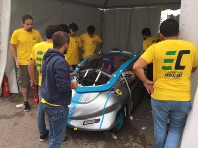 ISUBÜ'nün Elektromobili 'Davraz', İstanbul TEKNOFEST Finallerinde Yarıştı