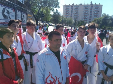 Kasapoğlu Gençlerle Beraber Yürüdü