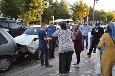 Kaza yaptı otomobili bırakıp kaçtı