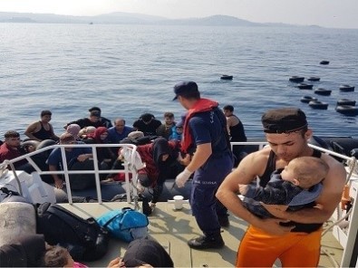 Kuşadası Körfezi'nde 30'U Çocuk 85 Düzensiz Göçmen Yakalandı