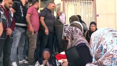 Oturma Eylemi Yapan Diyarbakır Annelerinden HDP'lilere Tepki